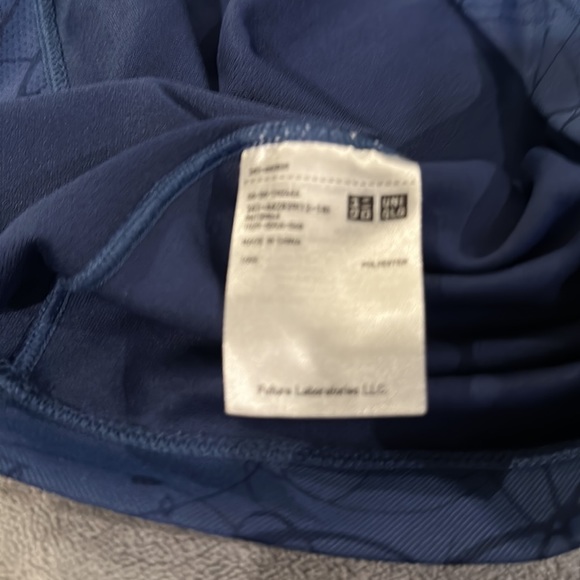 Mens Uniqlo quarter zip t shirt, size L - Picture 4 of 4